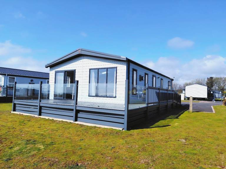 For Sale - Stunning Luxury 3 Bedroom Lodge ✅