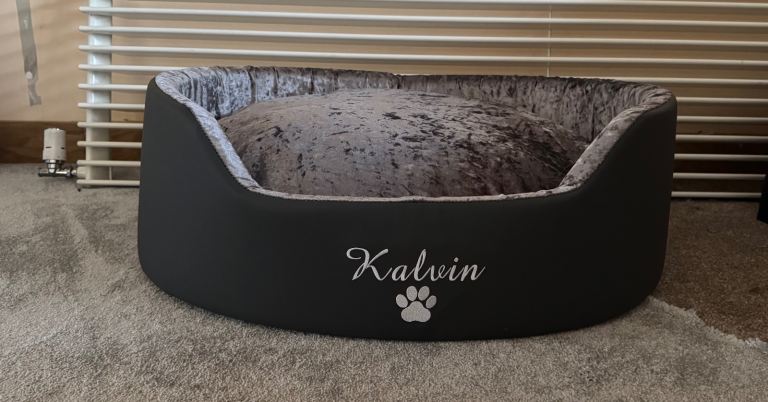 Dog bed with name on it (Kalvin)