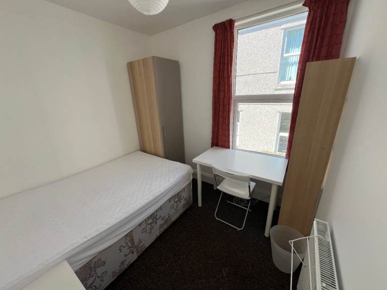 Double Room | £110/week INCLUDING BILLS
