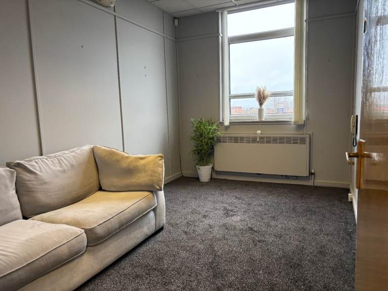 COMMERCIAL UNITS IN HUCKNALL TO RENT