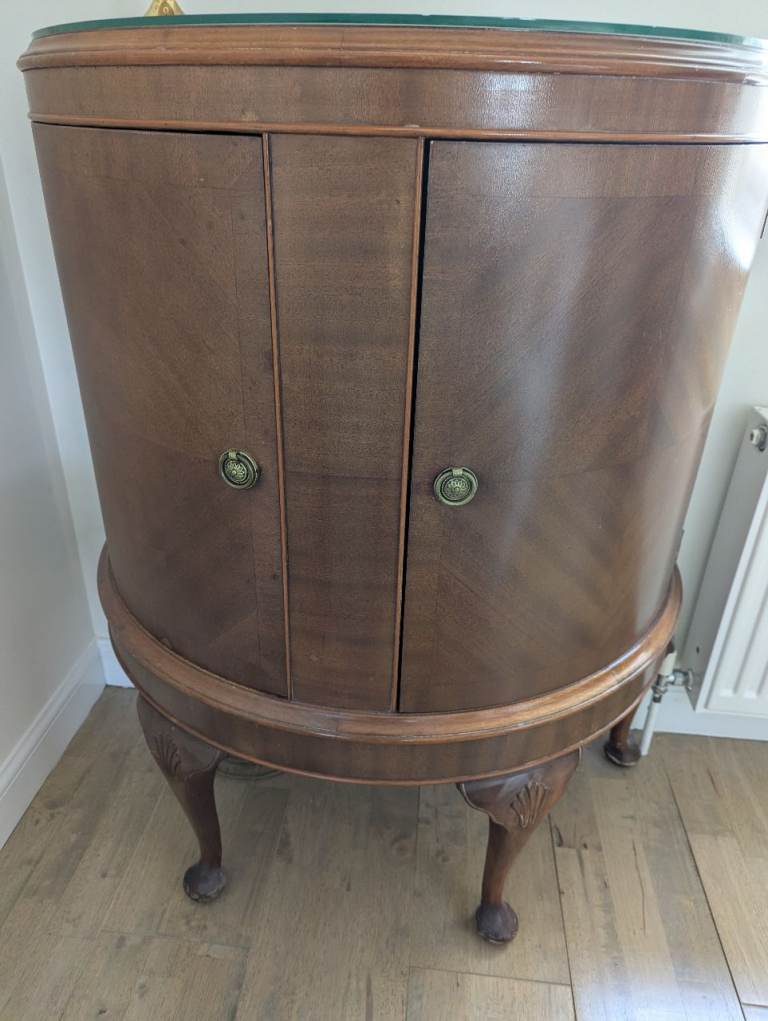 Stunning mahogany cocktail cabinet 