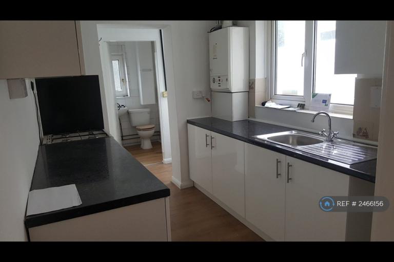 3 bedroom house in Edinburgh Road, Chatham, ME4 (3 bed) (#2466156)