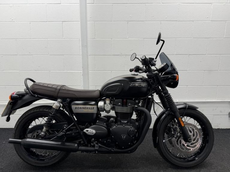 TRIUMPH BONNEVILLE T120 BLACK  - ONLY 5536 MILES - LONG MOT 