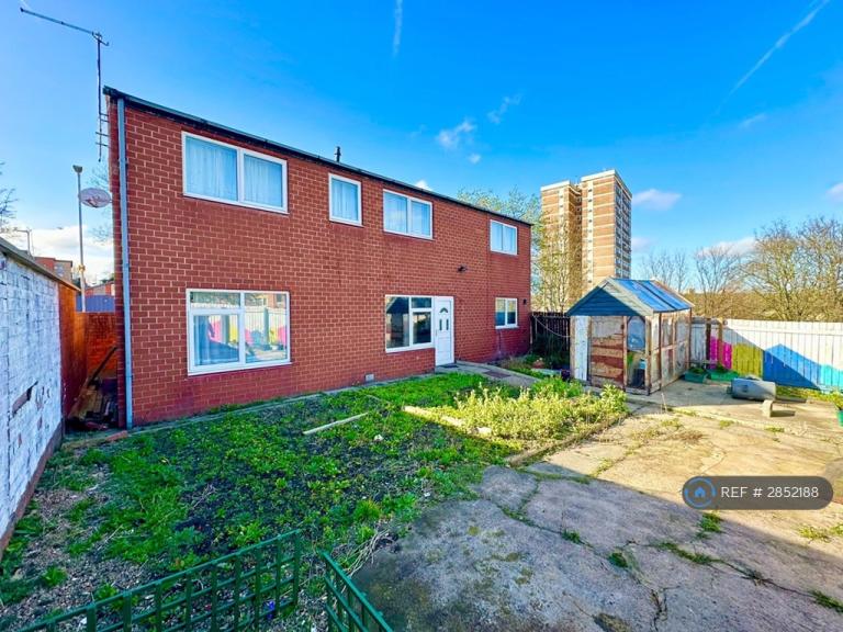 4 bedroom house in Blenheim View, Leeds, LS2 (4 bed) (#2852188)