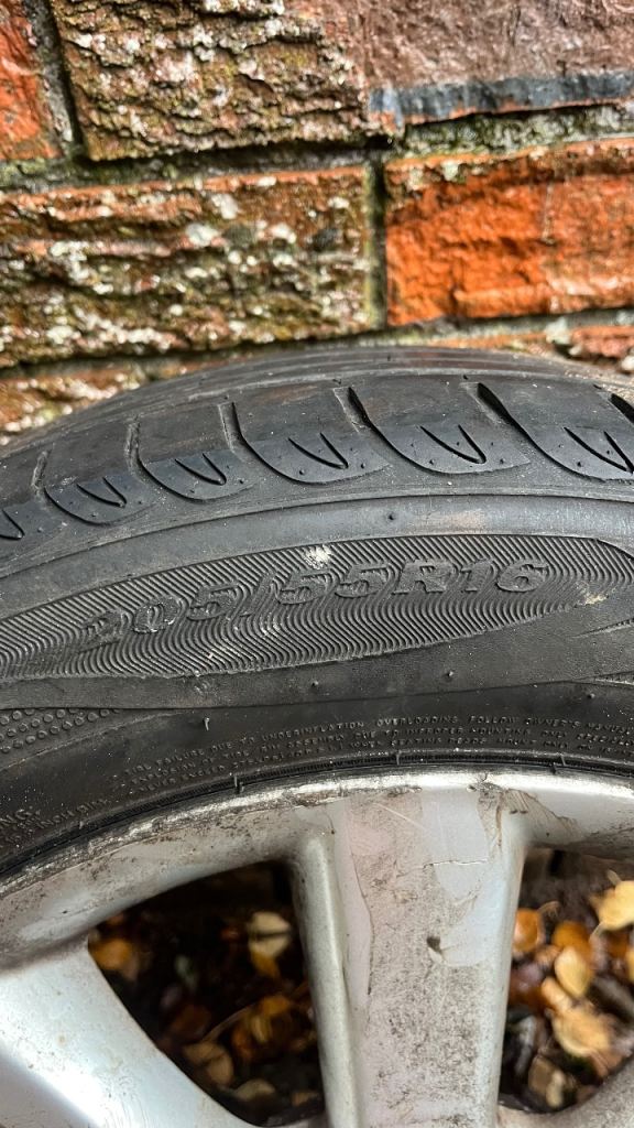 Toyota avensis 2007 alloy wheel