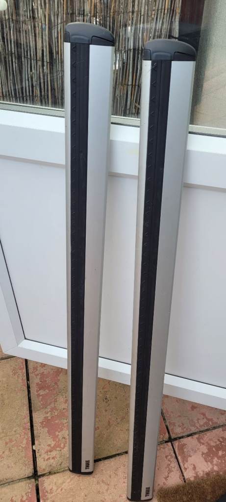 Excellent condition set of 2 Thule wingbar evo
