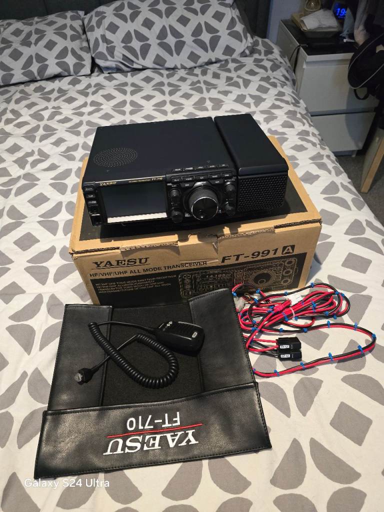 Yaesu ft 710AESS Hf/50mhz transceiver 