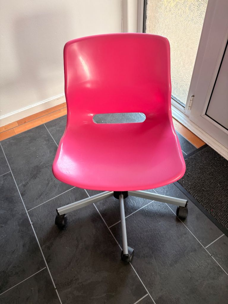 Pink Swivel Office Chair with Castors – Good Condition