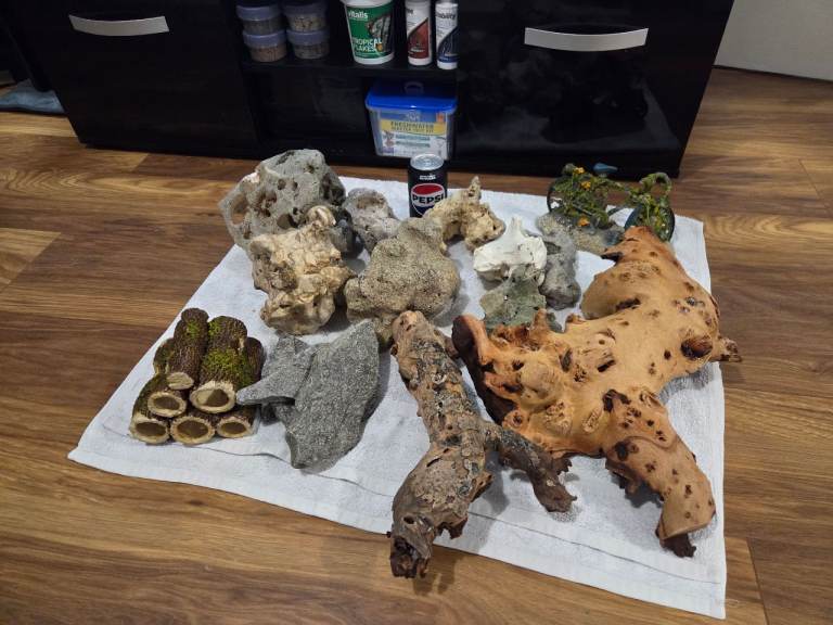 Aquarium rocks,wood and decor