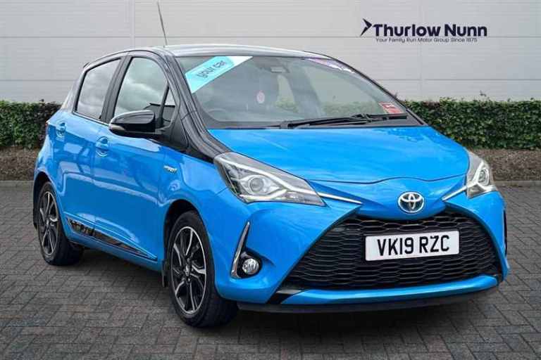 2019 Toyota Yaris 1.5 VVT-h Cyan Bi-Tone Hatchback 5dr Petrol Hybrid E-CVT Euro 6 (s/s) (100  Hat...