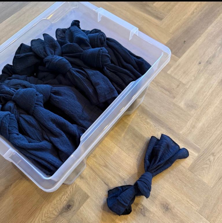 ✨Navy wedding accessories - table runners/ chair covers/ tea lights/ button holes …✨