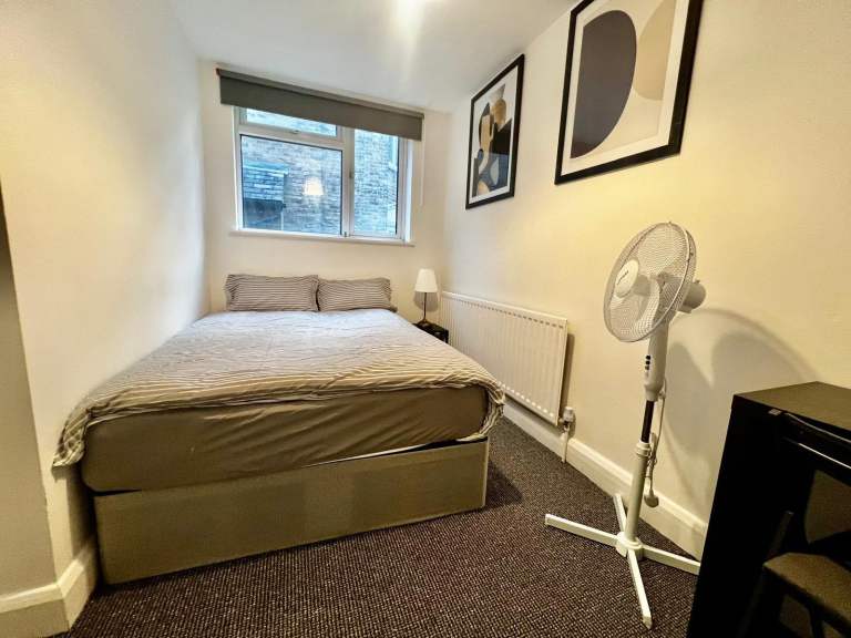 Spacious 2-Bedroom Flat with Garden near East Croydon Station (CR0)