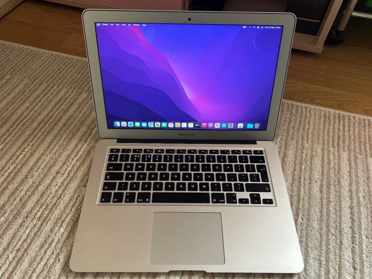 MacBook Air 13” Intel i5 8GB RAM 256GB SSD