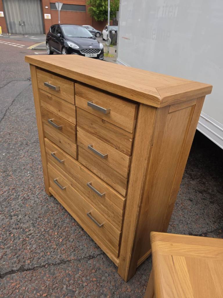 Solid oak wood 6 chest of drawer £250