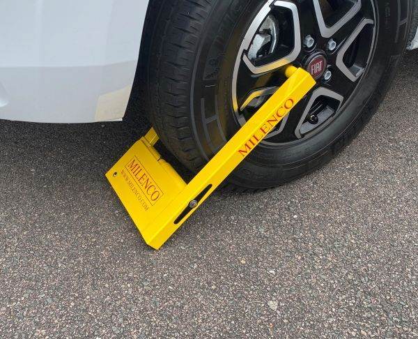 Wheel clamp caravan etc