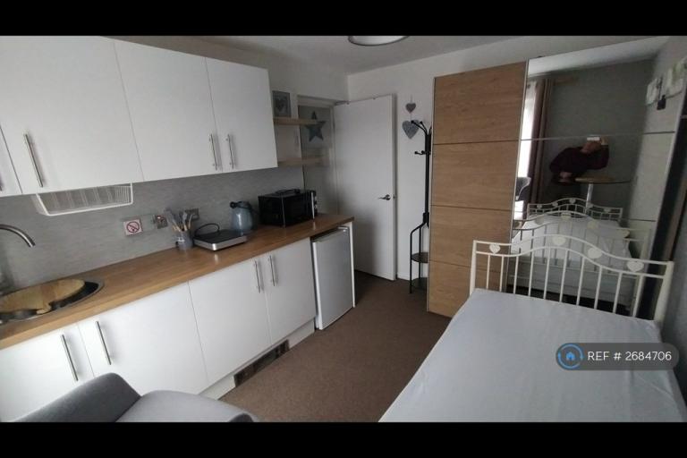1 bedroom in Northampton, Northampton, NN3 (#2684706)