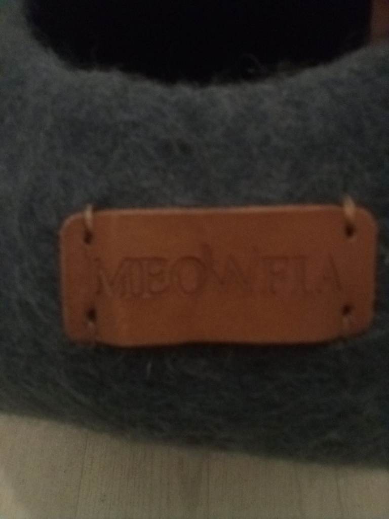 Cat meowfia 100%wool 