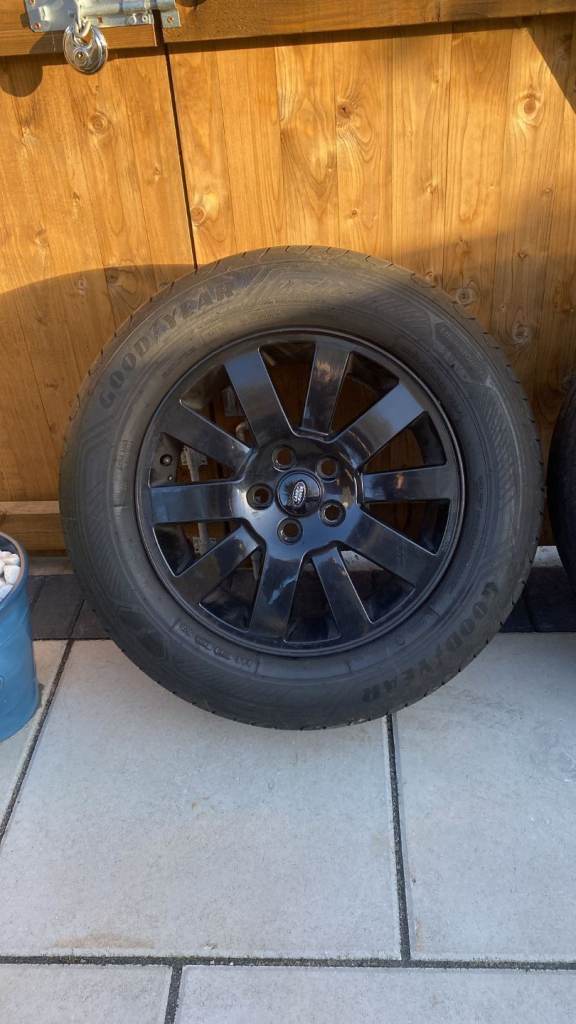 Set of 4 Land rover discovery 3 wheels with tyres
