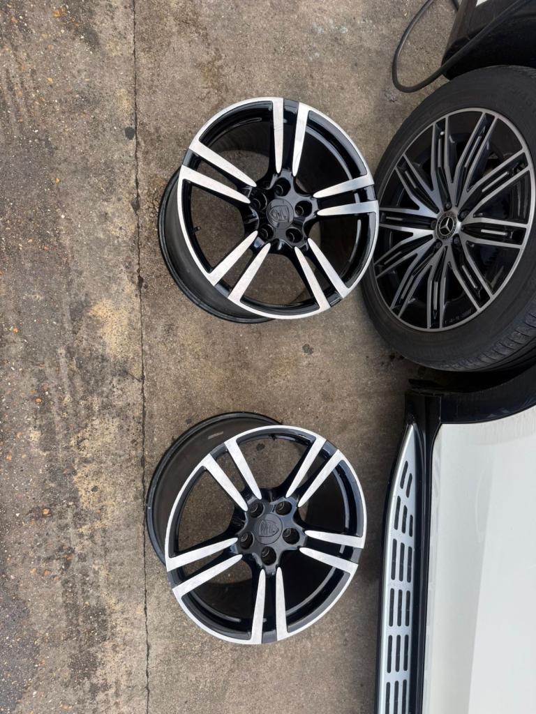 Porsche Cayenne Alloy Wheels – 20 inch (2 wheels)