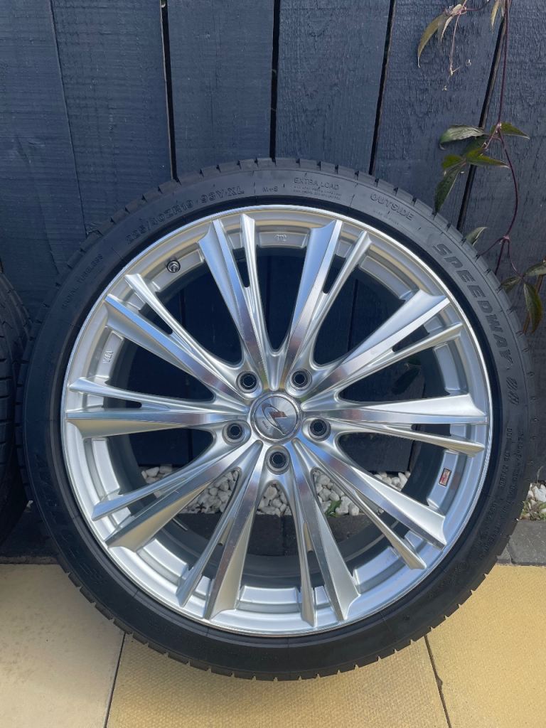 225/40 R19 0926 tyre date