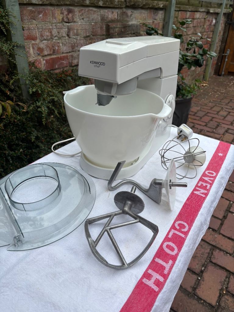 Kenwood Chef Stand Mixer with Attachments – repair or spares