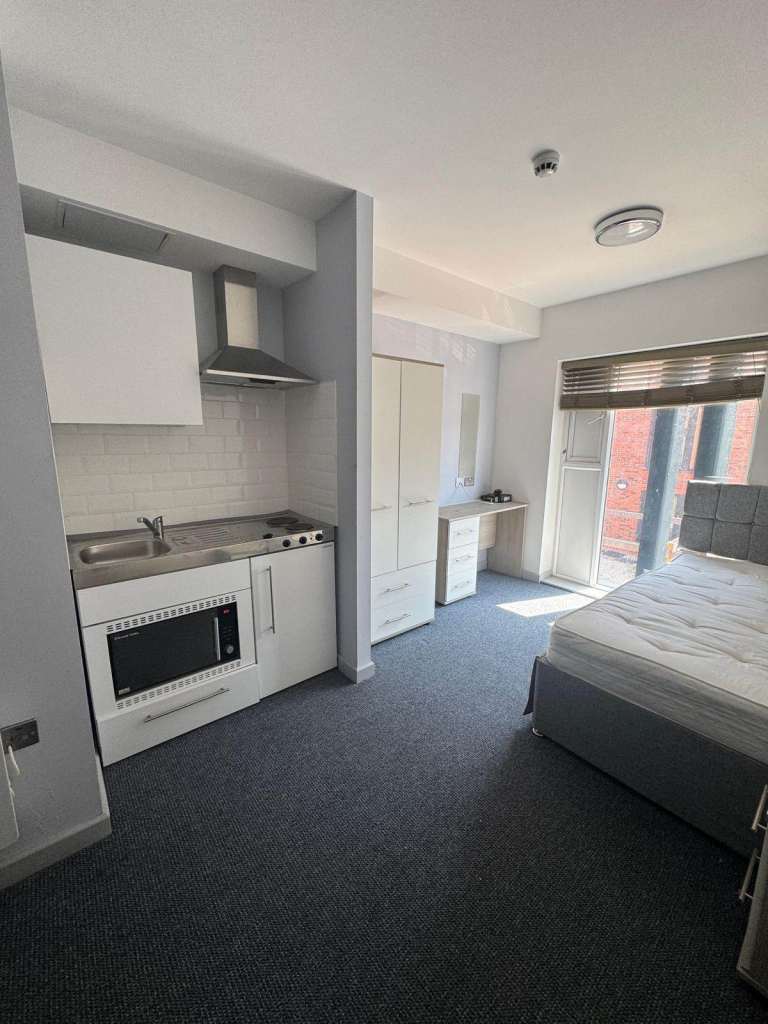 Spacious & Cosy Studio for Rent in - CV1 3EG