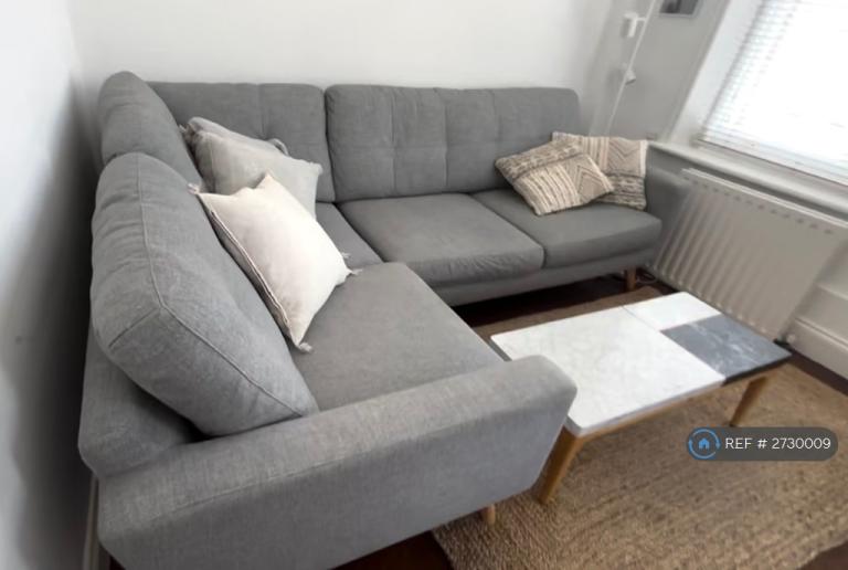 2 bedroom flat in Denmark Road, London, SE5 (2 bed) (#2730009)