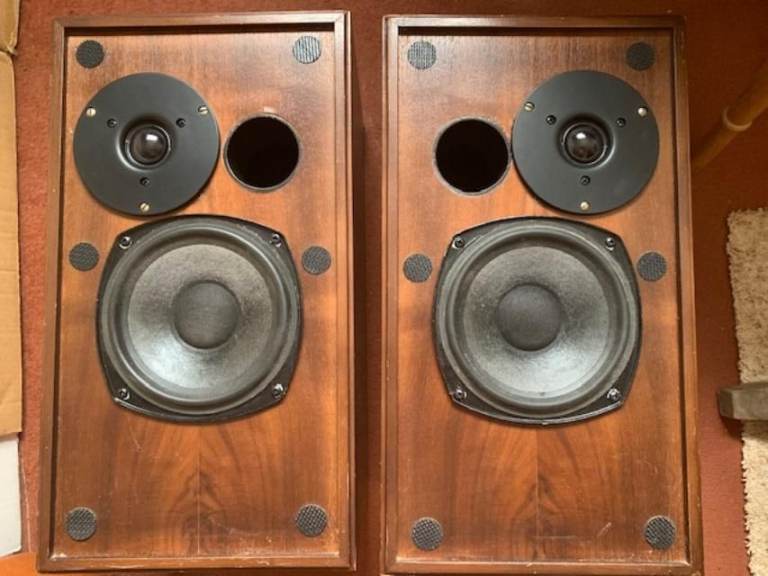 Castle Richmond bookshelf speakers.