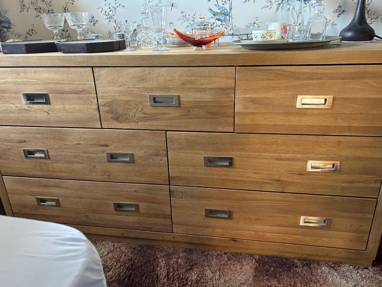 Chest of drawers 