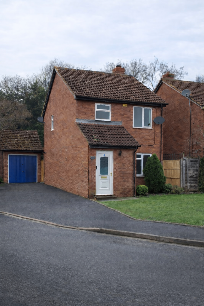 3 bebroom Detached - Renovated House for Rent