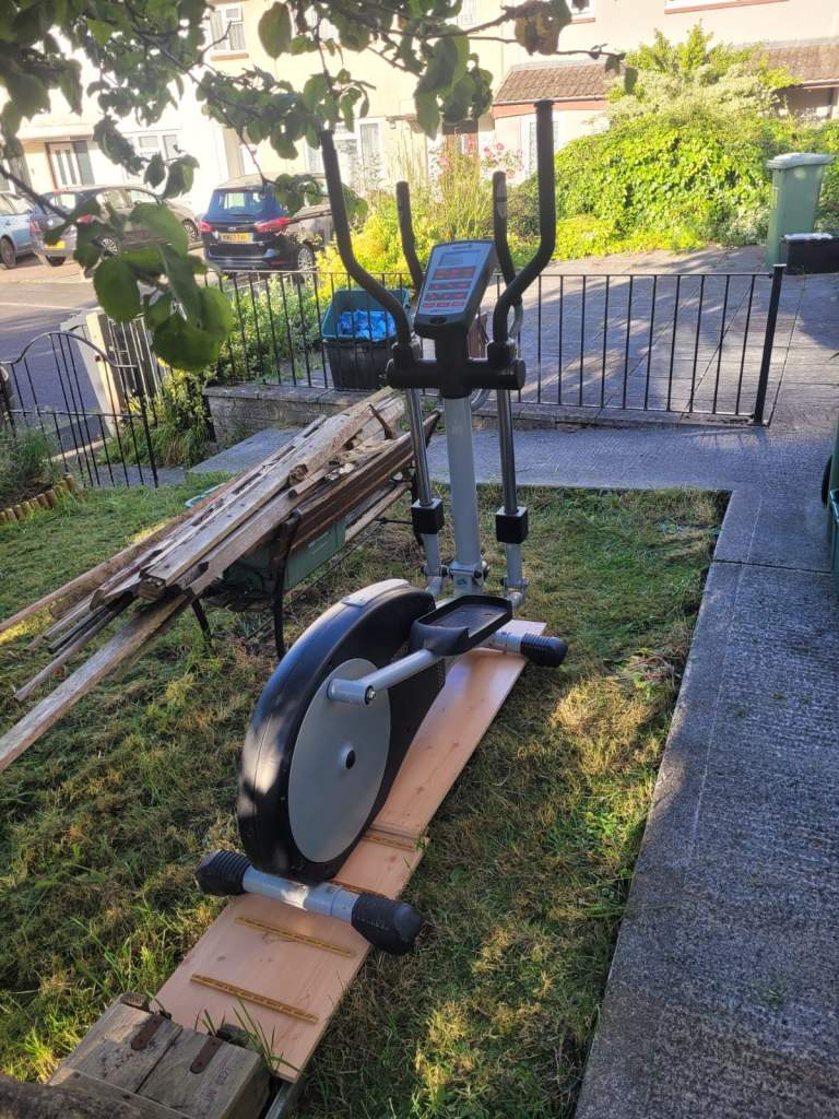 Cross Trainer Elliptical Machine – Good Working Order