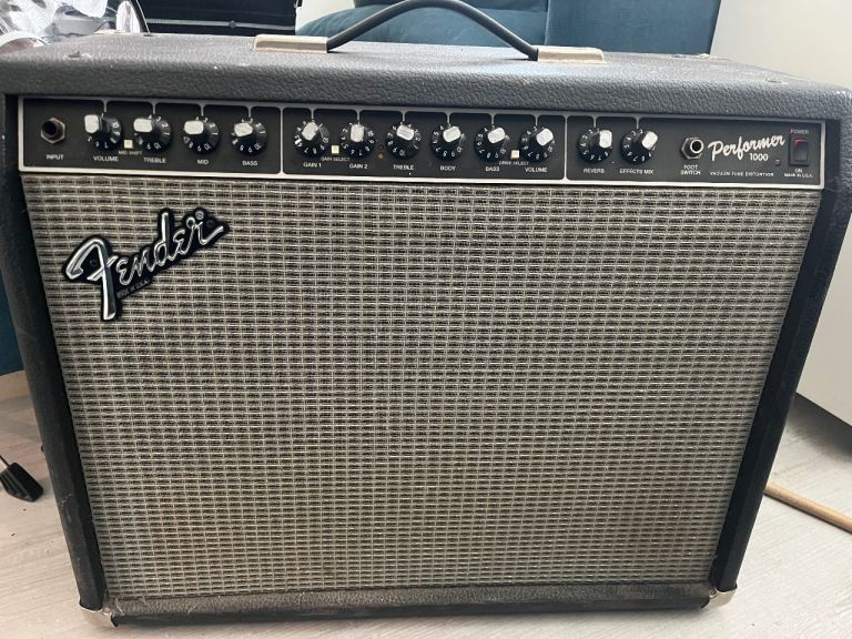 Fender Performer 1000 Guitar Amplifier with Footswitch