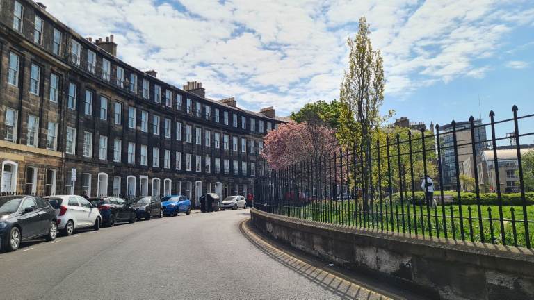 2 Bedroom, Dog Friendly, Main door Basement Flat, Gardner's Crescent, Edinburgh West End 