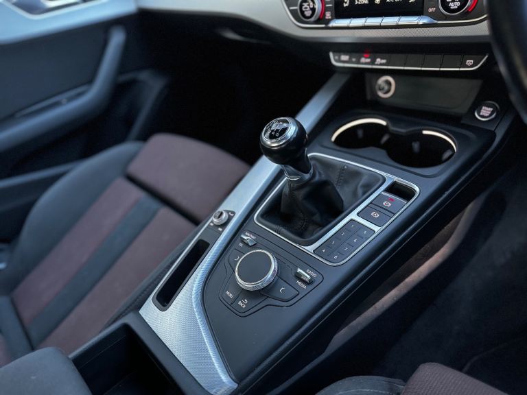 Audi, A4, Saloon, 2016, Manual, 1968 (cc), 4 doors