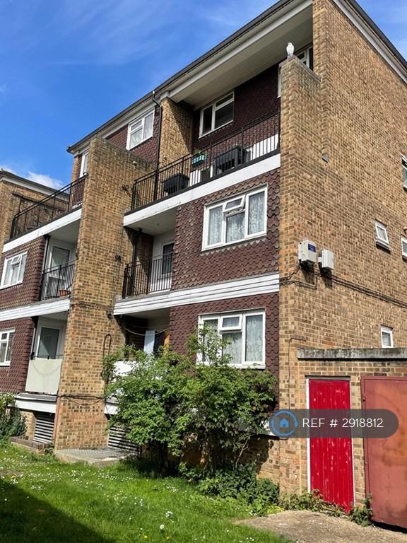 2 bedroom flat in Headley, Surbiton, KT5 (2 bed) (#2918812)