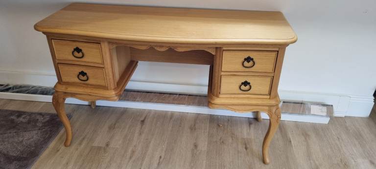 Wills & Gambier oak dressing table 