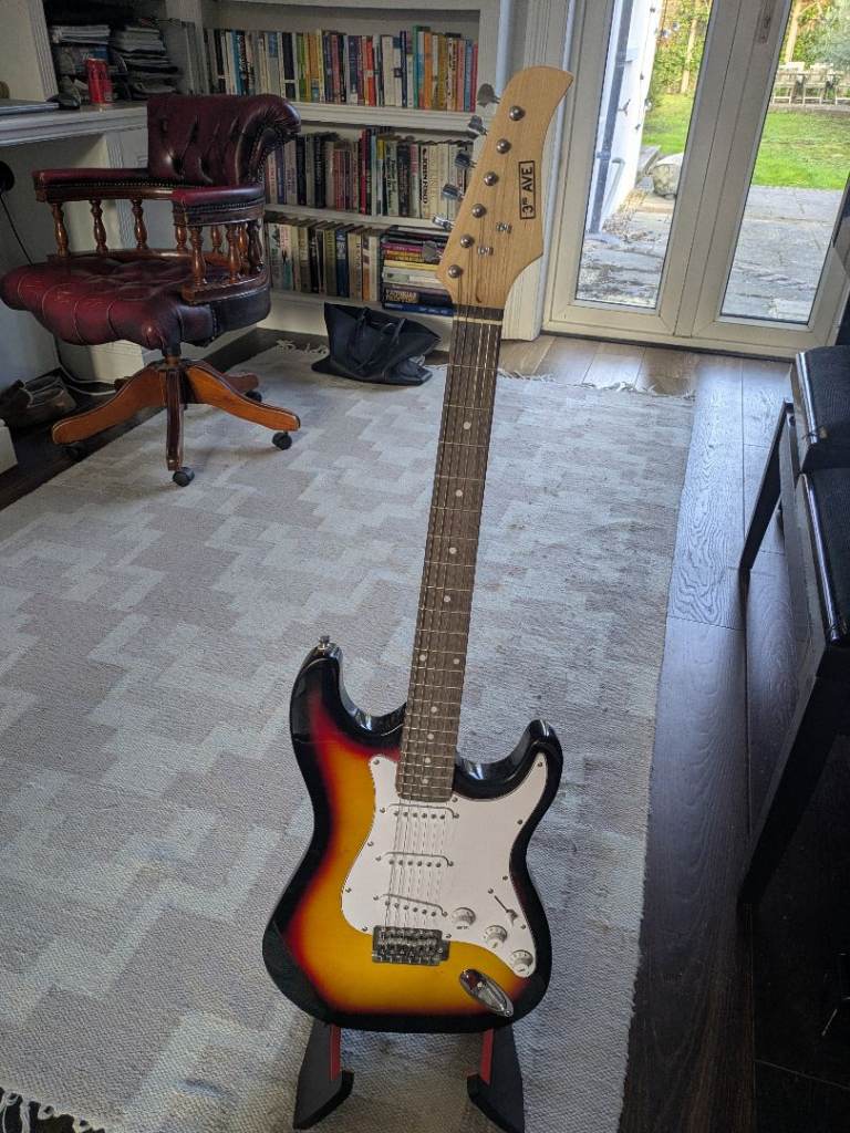 3rd Avenue full size electric guitar with amp, stand LIKE NEW