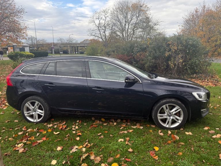 Fresh MOT- Volvo V60 Se Nav Twin engine D5 2.4 electric-diesel-hybrid