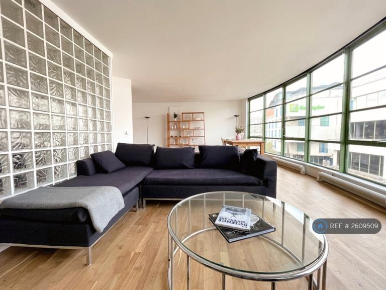 2 bedroom flat in Arlington Road, London, NW1 (2 bed) (#2609509)