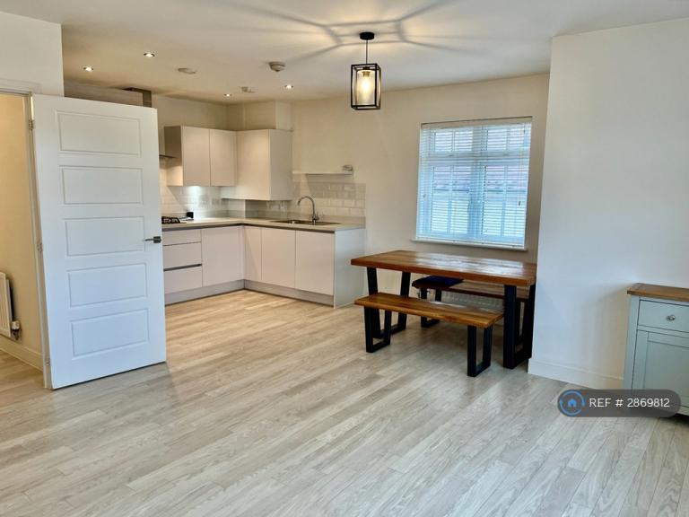 2 bedroom flat in Frost Close, Swanscombe, DA10 (2 bed) (#2869812)