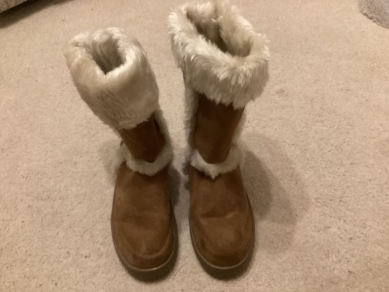 Ella Brown Suede Boots with Faux Fur Lining – Good Condition