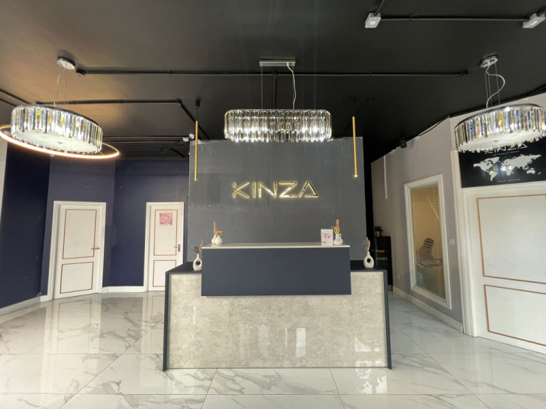 NO BILLS LASH TECH AESTHETICS EYEBROWS BEAUTY MICROBLADING SALON SPACE ROOM TO LET KITCHEN TOILET