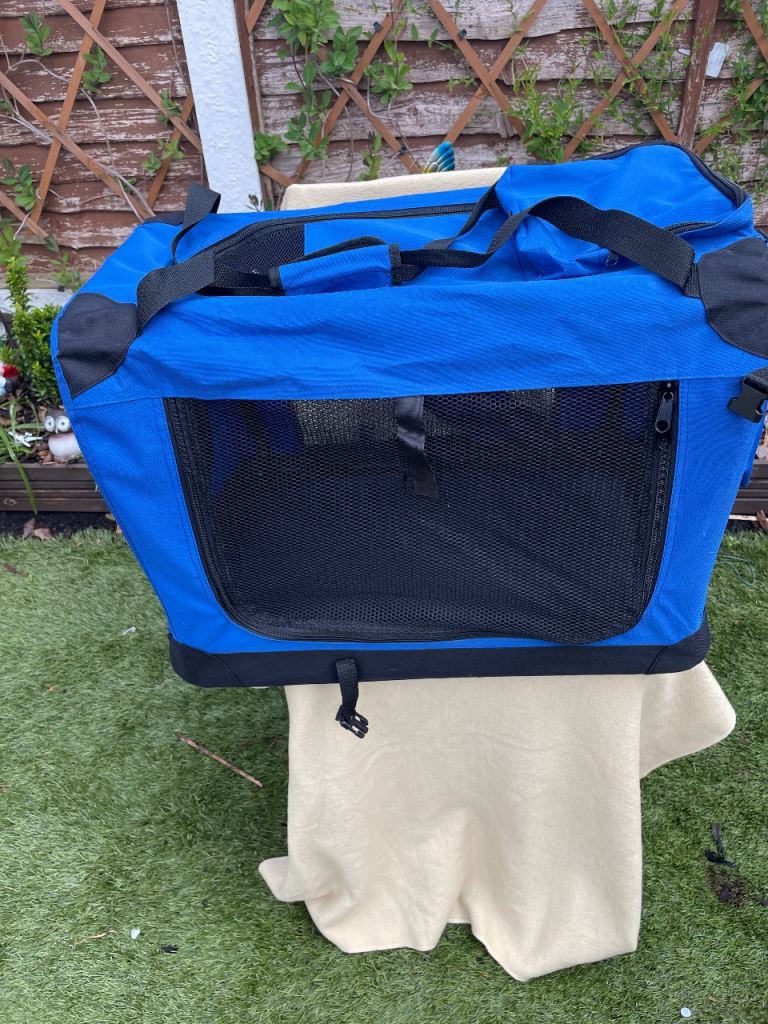 Medium pet travel crete