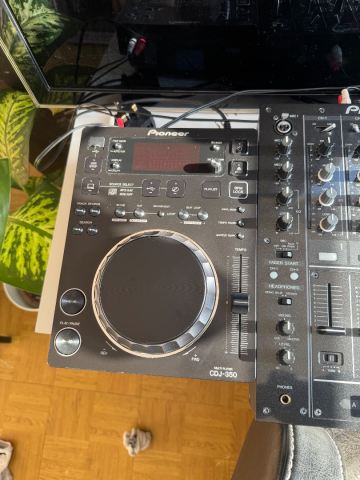 x2 Pioneer CDJ-350 DJ Deck – Good Working Order | in Hackney