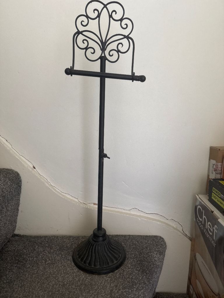 Black Wrought Iron Effect Floor Stand – Good Condition