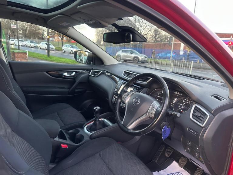 2015 Nissan Qashqai 1.2 DiG-T N-Tec+ 5dr HATCHBACK PETROL Manual