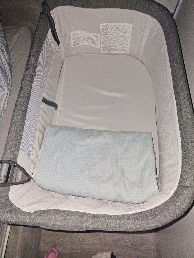 Kinderkraft next to me crib 