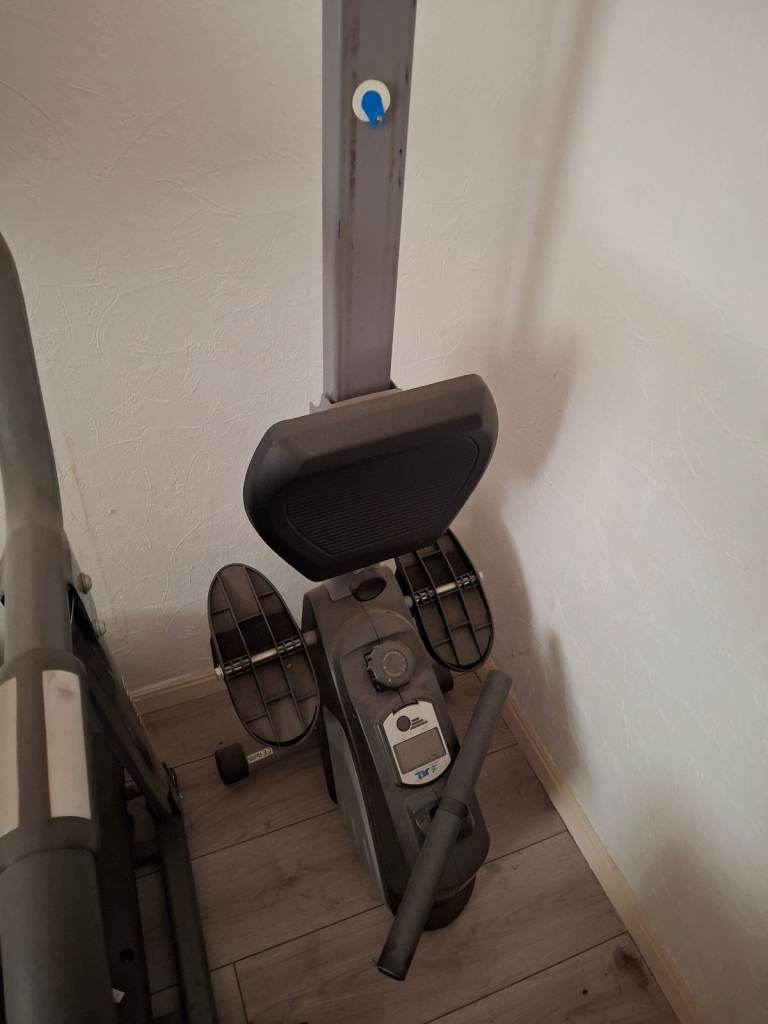 Rowing machine 