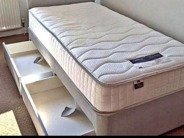 Single Divan Bed with Mattress and Storage Drawers – Good Condition