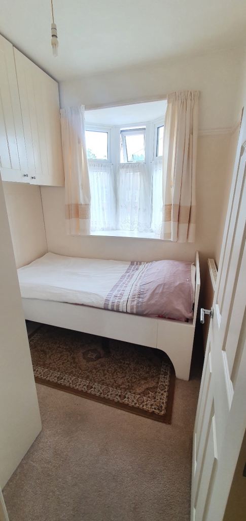 Single Room for rent, for a Muslim Female in Addiscombe (Croydon)